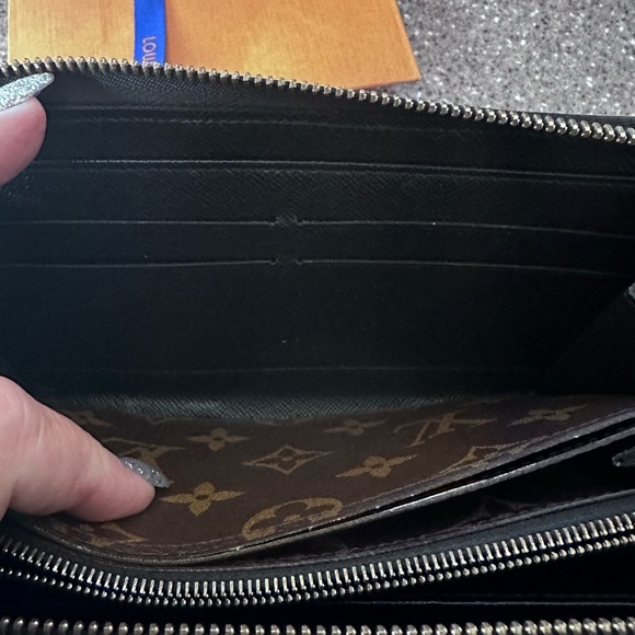 Louis Vuitton wallet - Picture 12 of 13